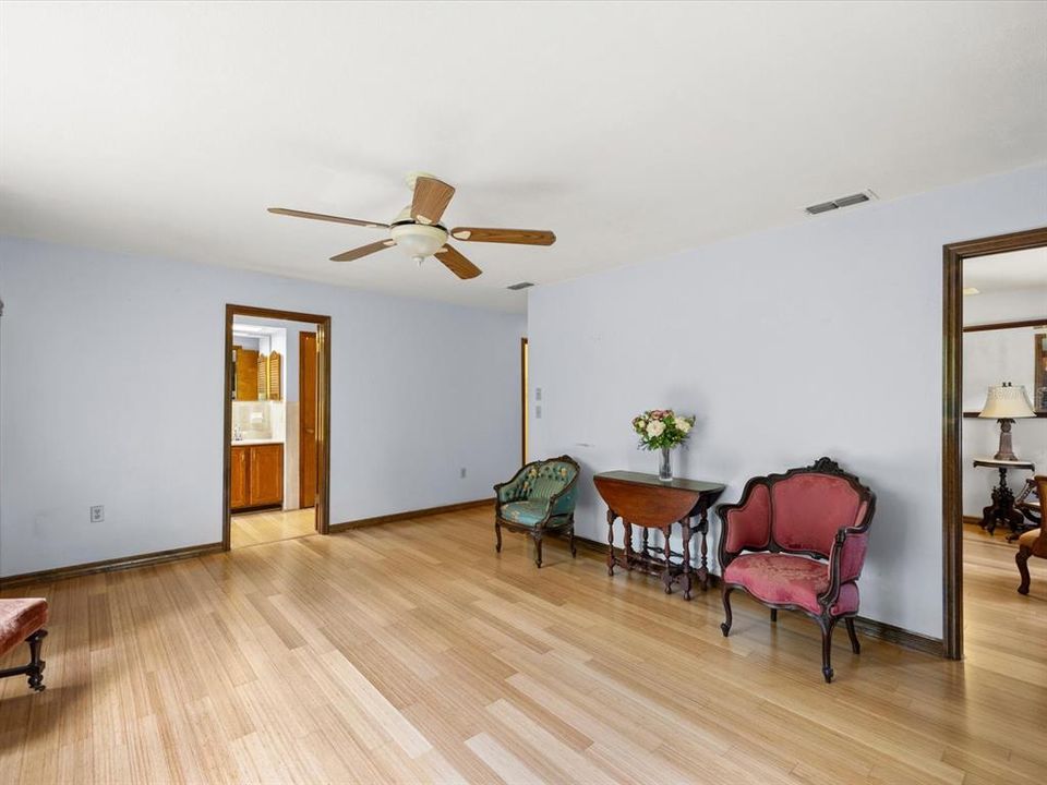 For Sale: $1,250,000 (5 beds, 4 baths, 3954 Square Feet)