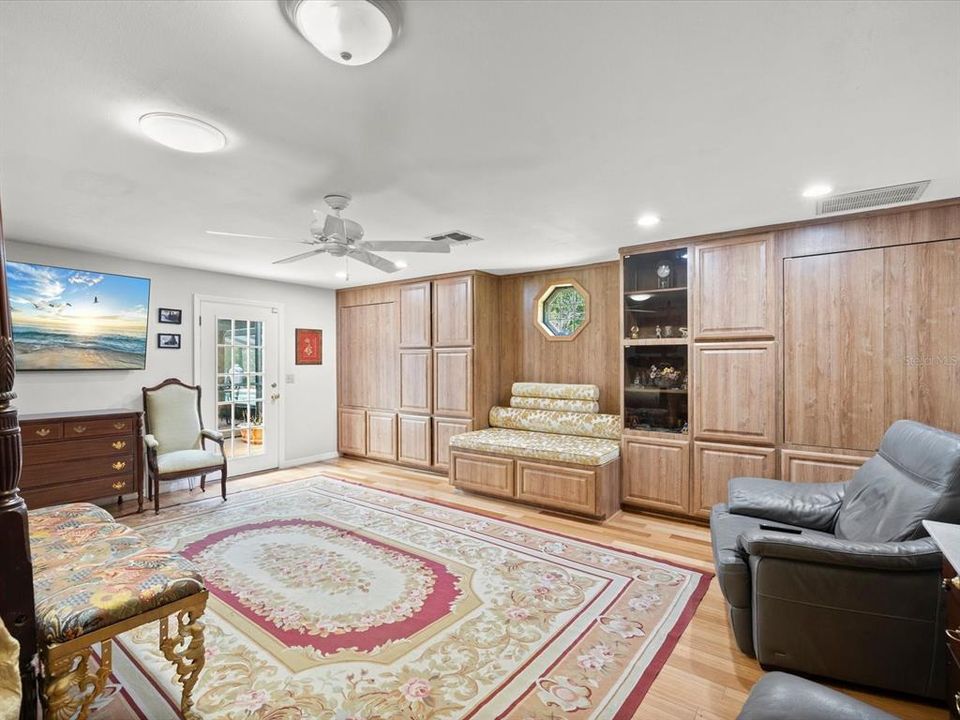 For Sale: $1,250,000 (5 beds, 4 baths, 3954 Square Feet)