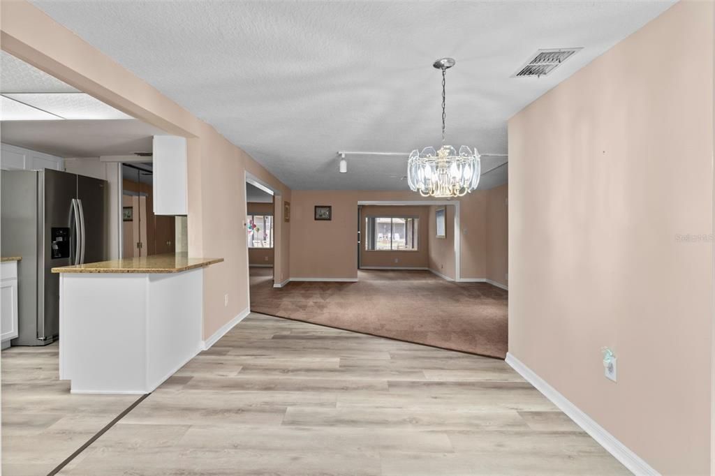 For Sale: $369,000 (2 beds, 2 baths, 1444 Square Feet)