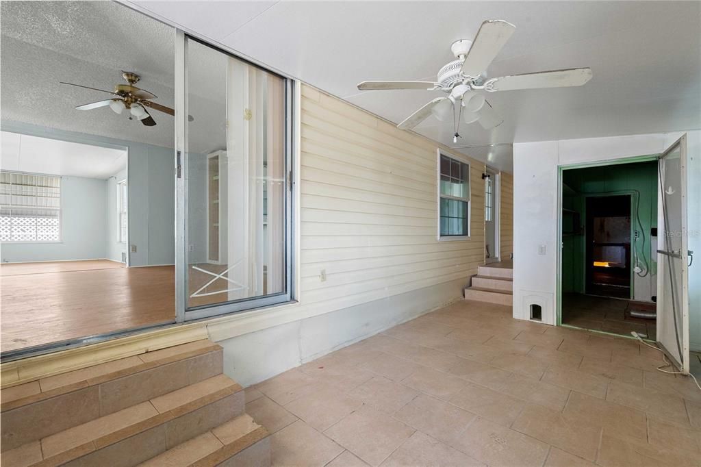 For Sale: $99,900 (2 beds, 1 baths, 798 Square Feet)