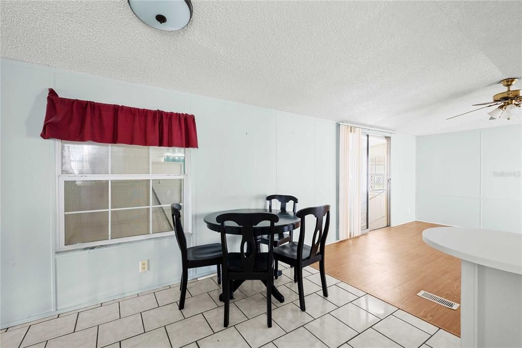 For Sale: $99,900 (2 beds, 1 baths, 798 Square Feet)