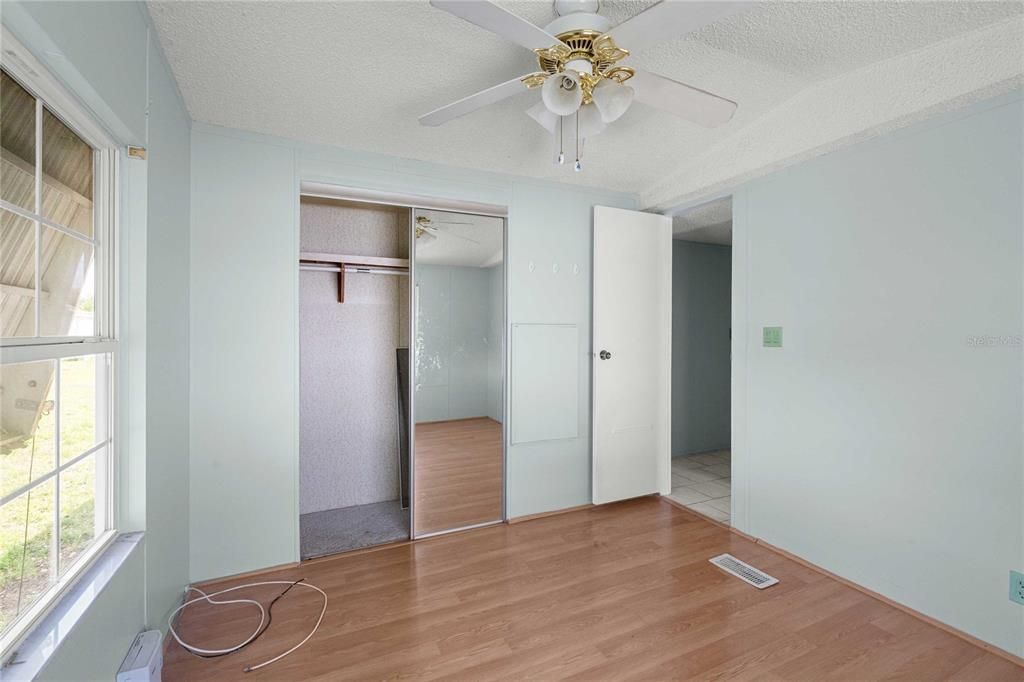 For Sale: $99,900 (2 beds, 1 baths, 798 Square Feet)