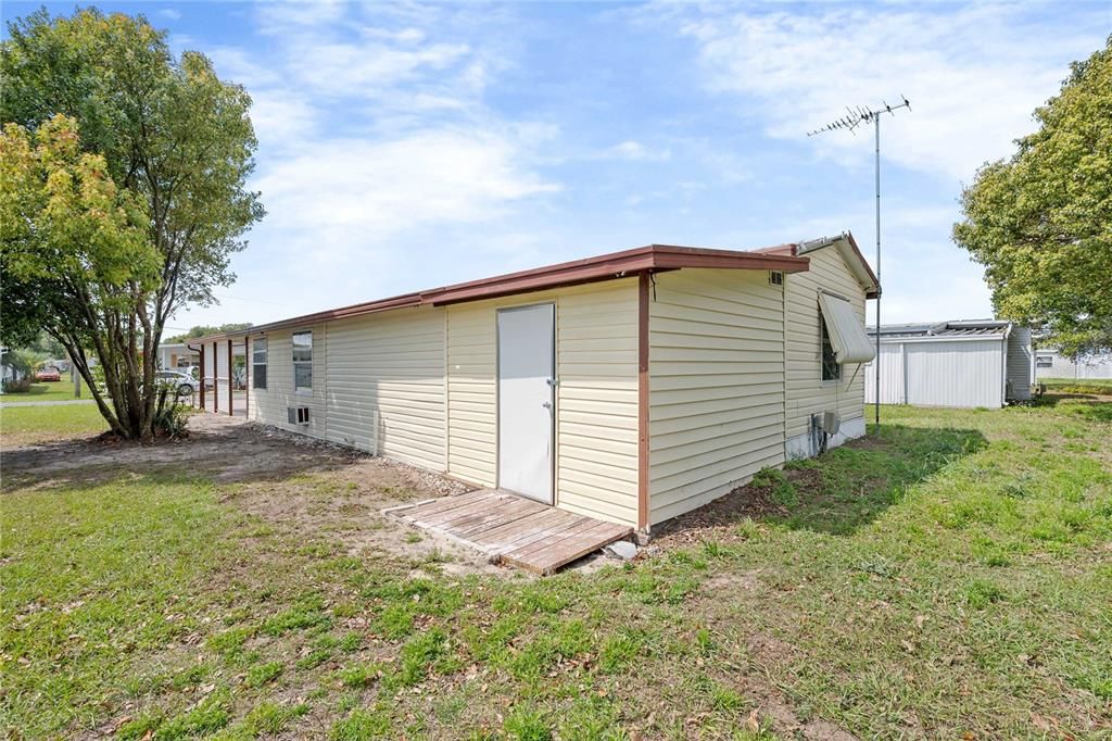 For Sale: $99,900 (2 beds, 1 baths, 798 Square Feet)