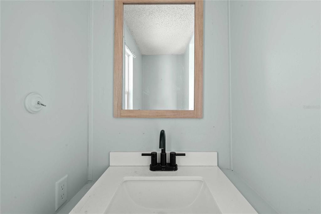 For Sale: $99,900 (2 beds, 1 baths, 798 Square Feet)