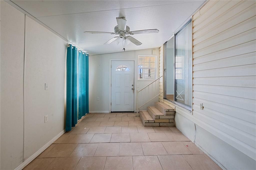 For Sale: $99,900 (2 beds, 1 baths, 798 Square Feet)