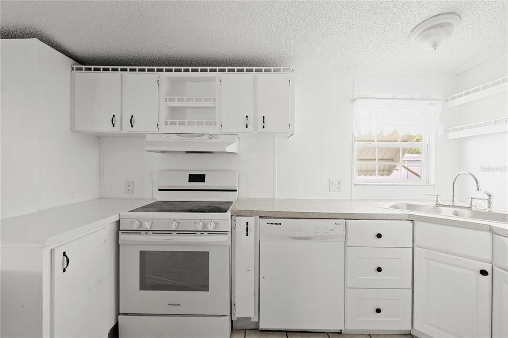 For Sale: $99,900 (2 beds, 1 baths, 798 Square Feet)