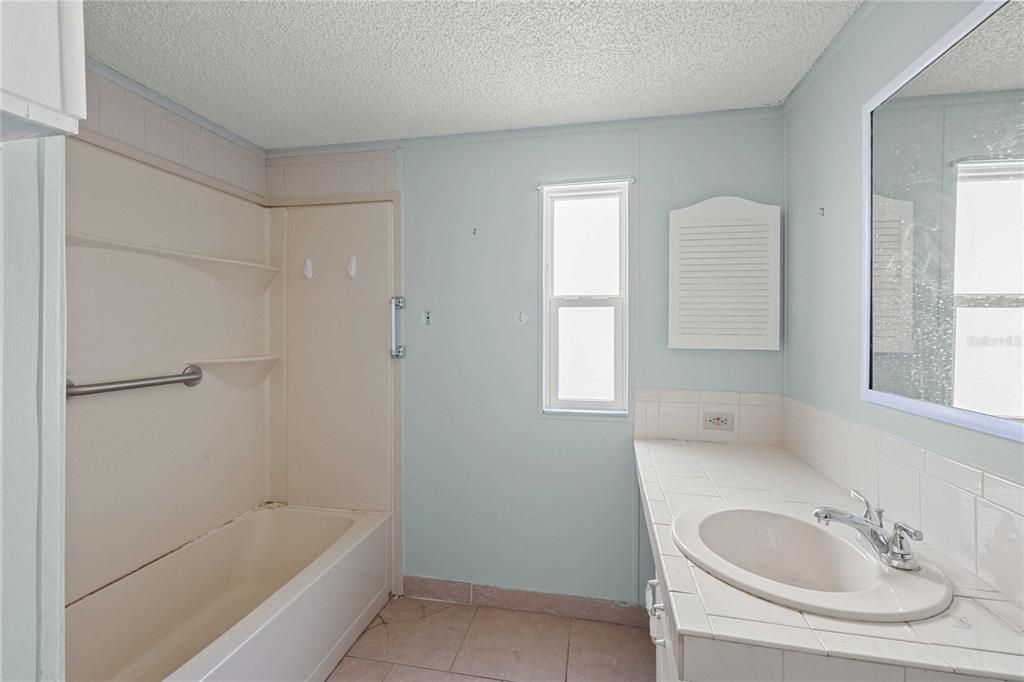 For Sale: $99,900 (2 beds, 1 baths, 798 Square Feet)