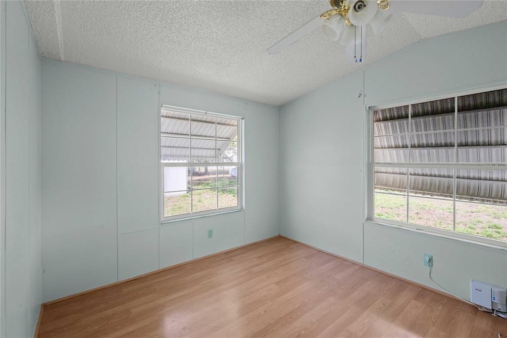 For Sale: $99,900 (2 beds, 1 baths, 798 Square Feet)