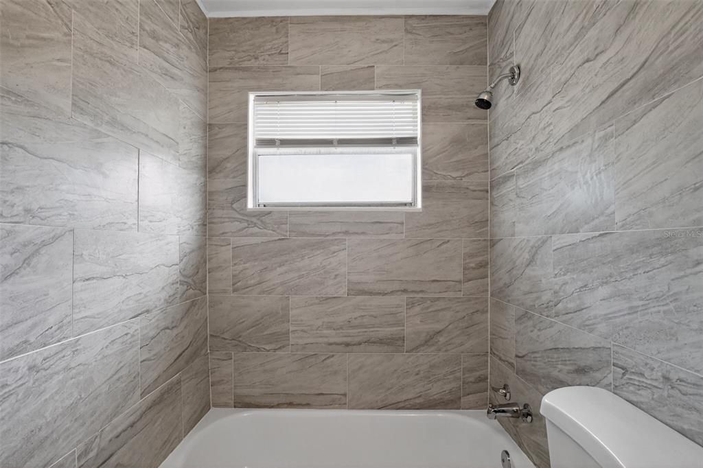 На продажу: $189,900 (3 спален, 1 ванн, 925 Квадратных фут)