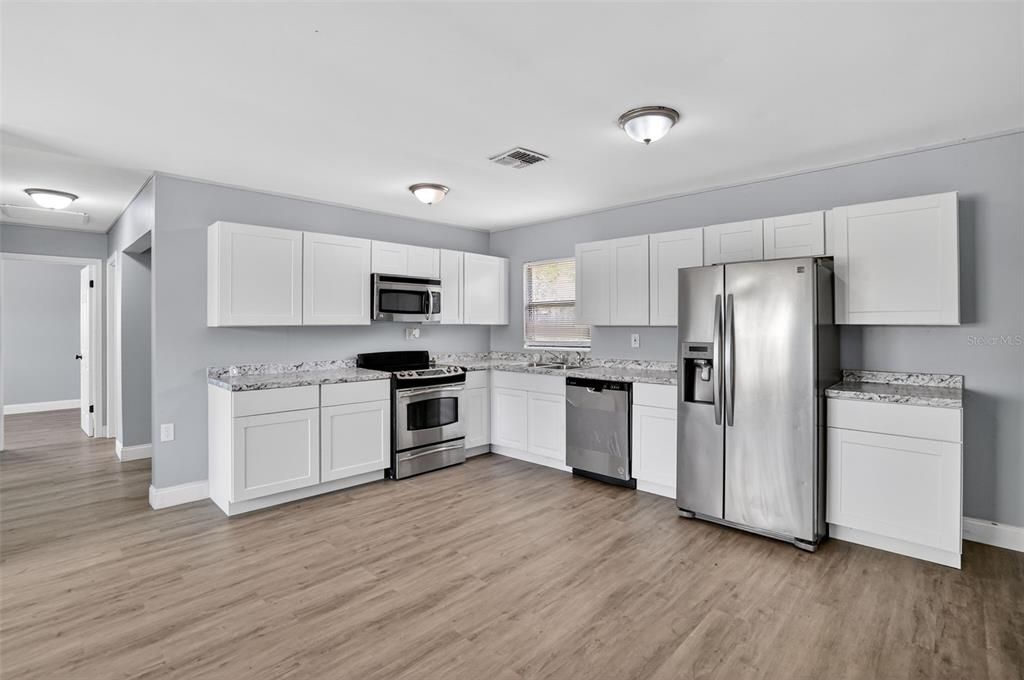 На продажу: $189,900 (3 спален, 1 ванн, 925 Квадратных фут)