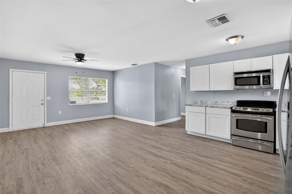 На продажу: $189,900 (3 спален, 1 ванн, 925 Квадратных фут)