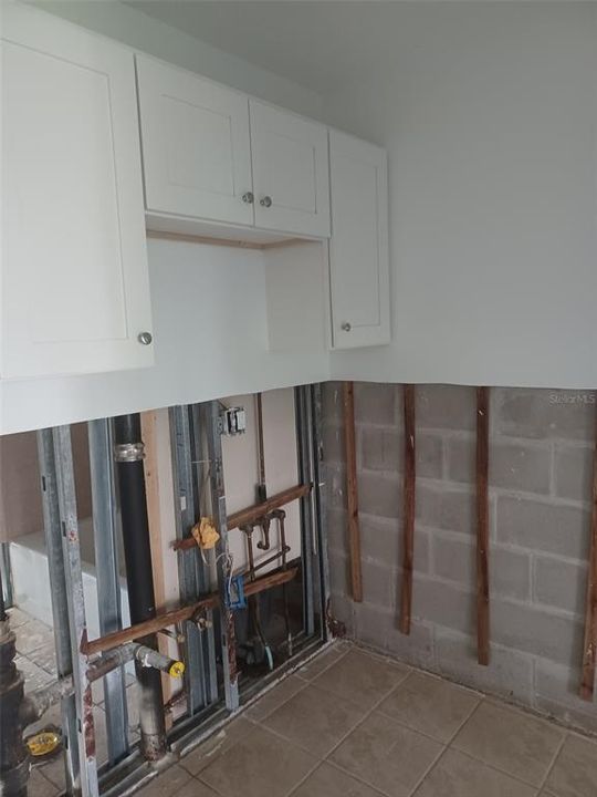 For Sale: $75,000 (1 beds, 1 baths, 747 Square Feet)