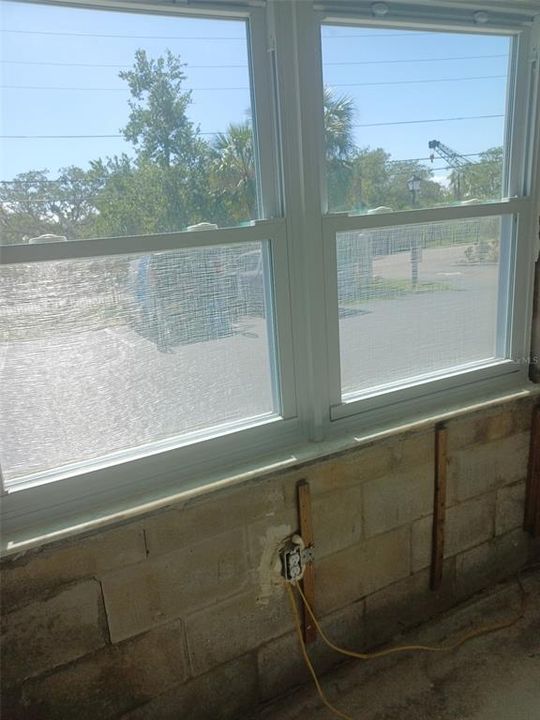 For Sale: $75,000 (1 beds, 1 baths, 747 Square Feet)