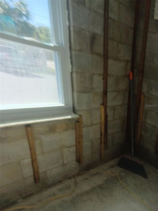 For Sale: $75,000 (1 beds, 1 baths, 747 Square Feet)