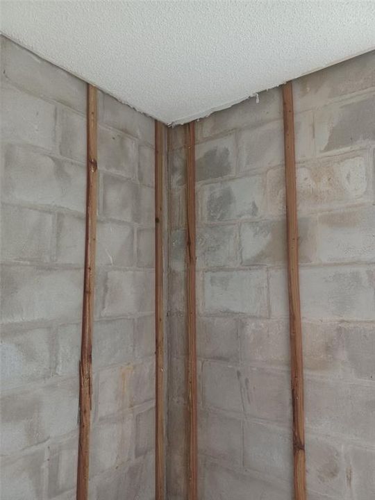 For Sale: $75,000 (1 beds, 1 baths, 747 Square Feet)