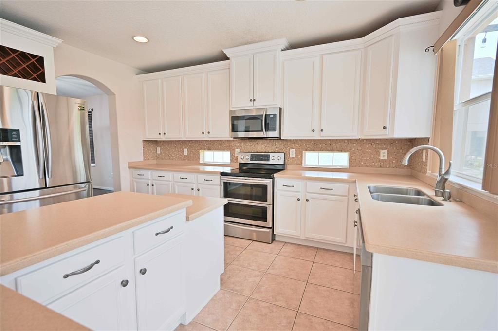 Active With Contract: $549,900 (4 beds, 2 baths, 2752 Square Feet)