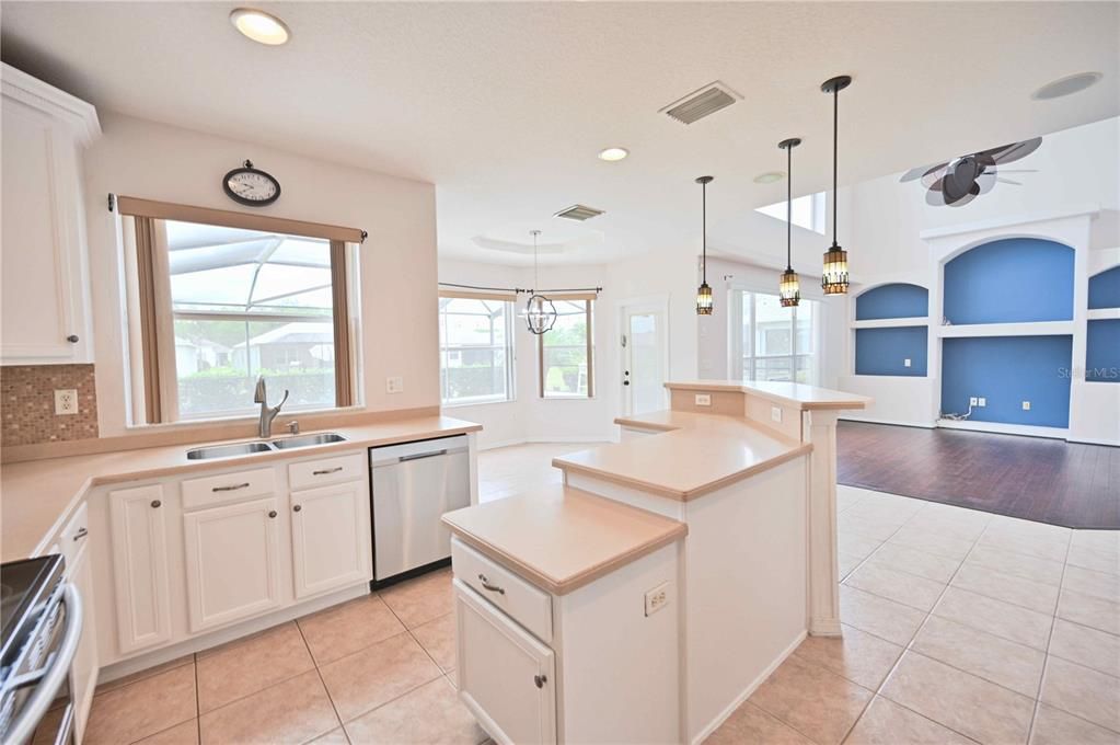 Active With Contract: $549,900 (4 beds, 2 baths, 2752 Square Feet)
