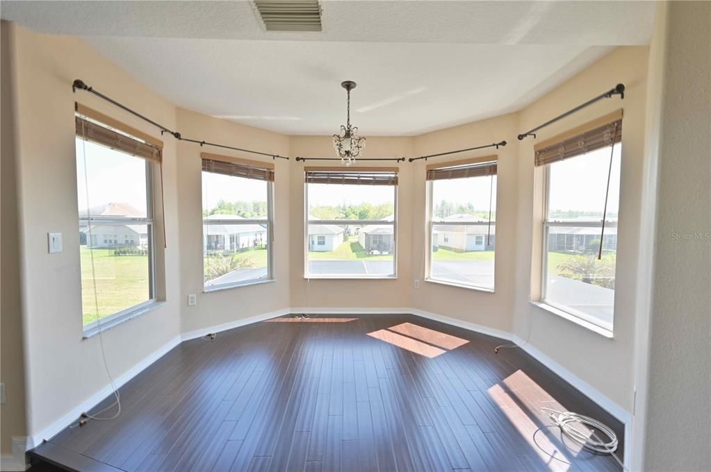 Active With Contract: $549,900 (4 beds, 2 baths, 2752 Square Feet)