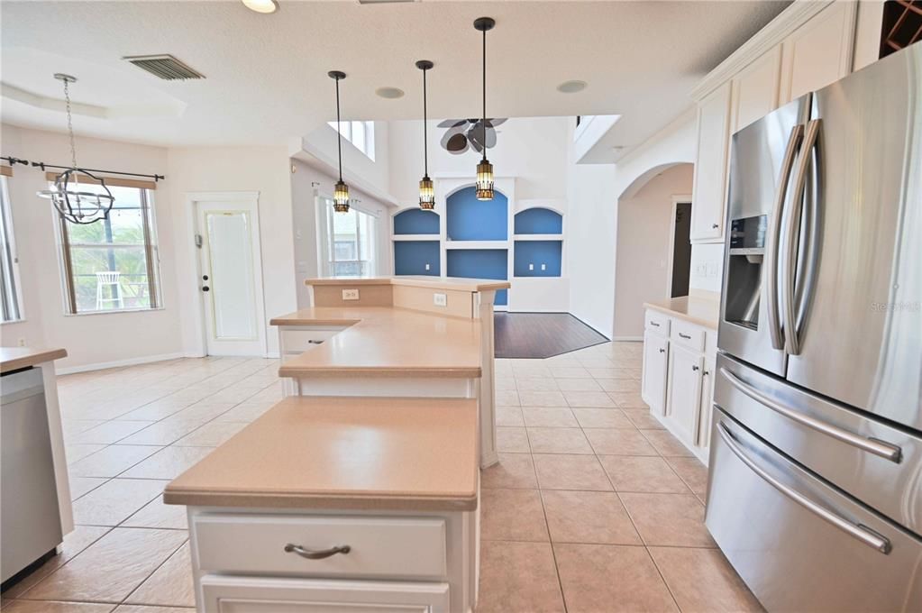 Active With Contract: $549,900 (4 beds, 2 baths, 2752 Square Feet)