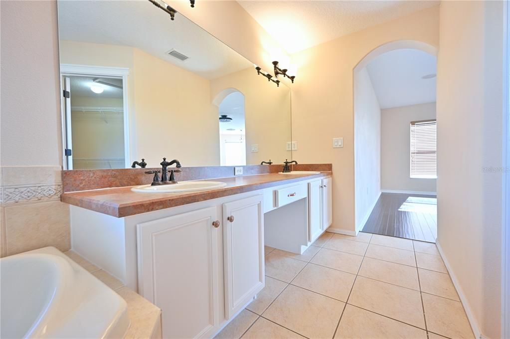 Active With Contract: $549,900 (4 beds, 2 baths, 2752 Square Feet)
