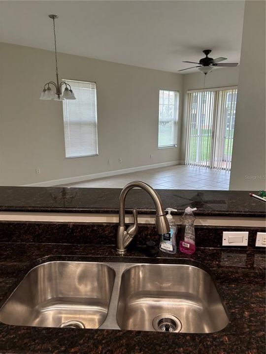 В аренду: $1,700 (2 спален, 2 ванн, 1306 Квадратных фут)