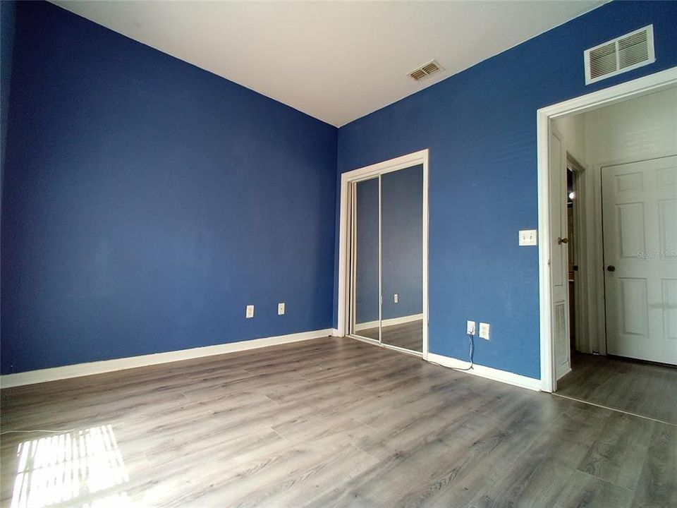 For Sale: $139,900 (2 beds, 2 baths, 981 Square Feet)