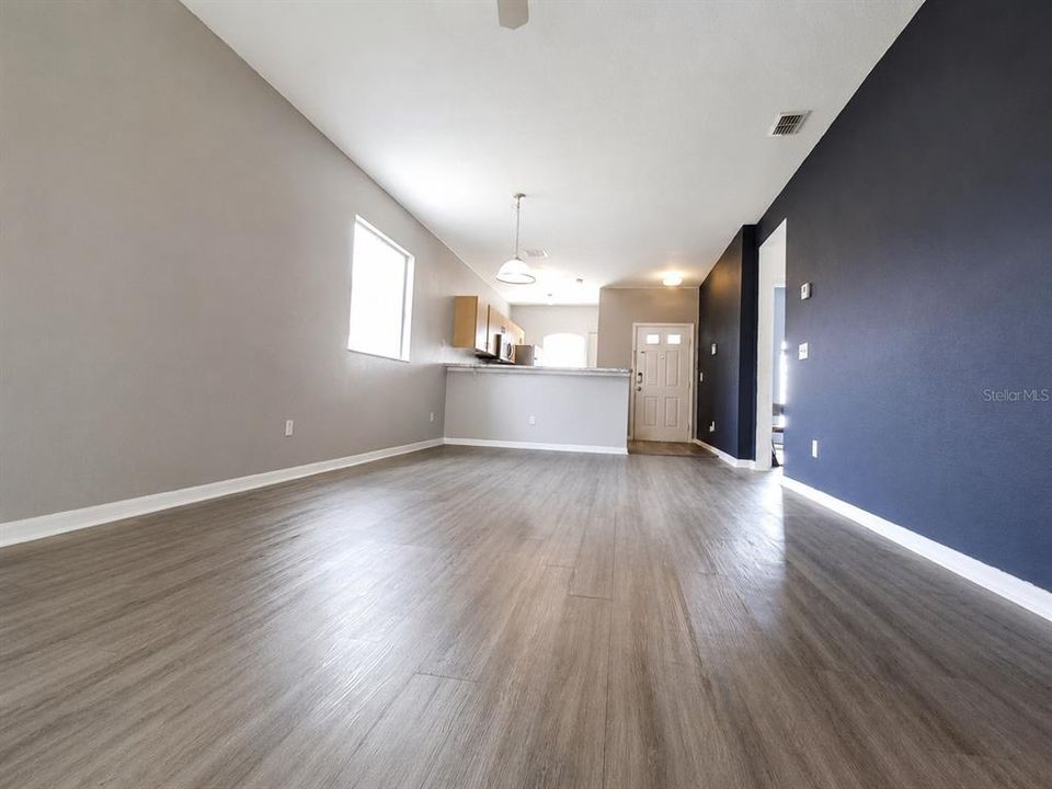 For Sale: $139,900 (2 beds, 2 baths, 981 Square Feet)