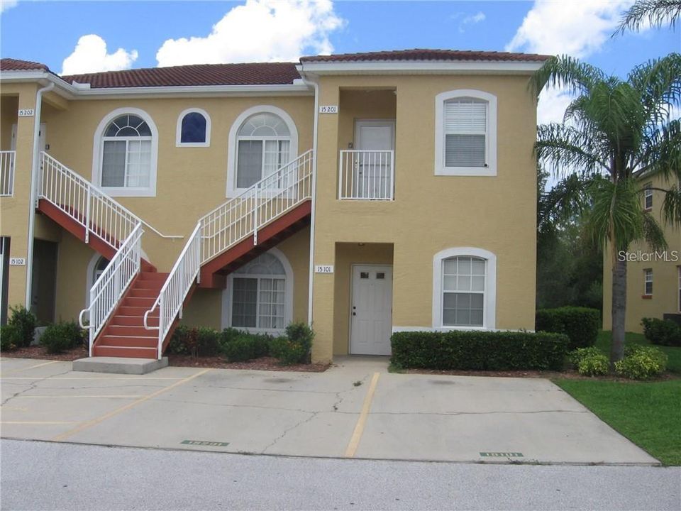 For Sale: $139,900 (2 beds, 2 baths, 981 Square Feet)