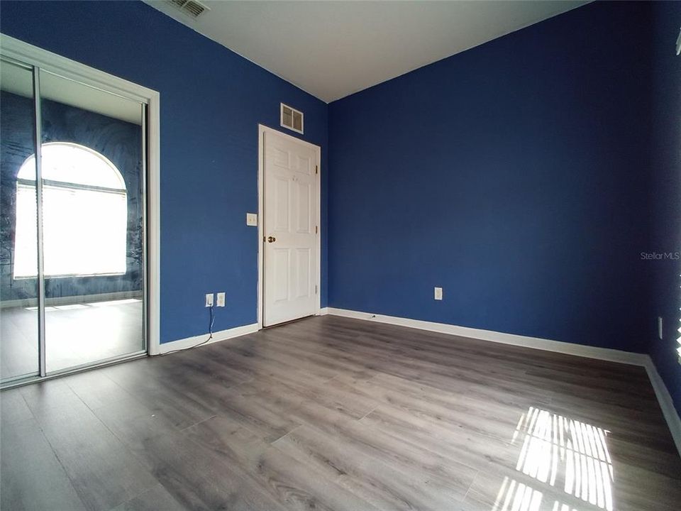 For Sale: $139,900 (2 beds, 2 baths, 981 Square Feet)