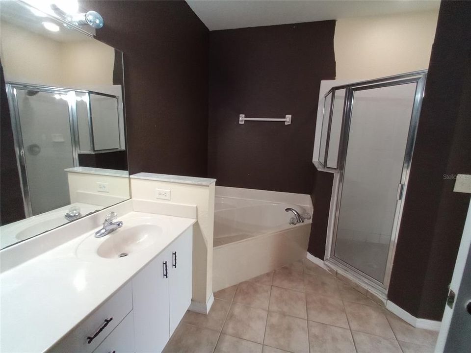 For Sale: $139,900 (2 beds, 2 baths, 981 Square Feet)