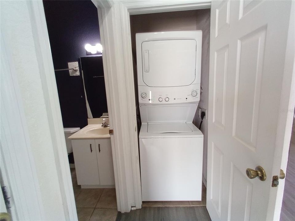 For Sale: $139,900 (2 beds, 2 baths, 981 Square Feet)