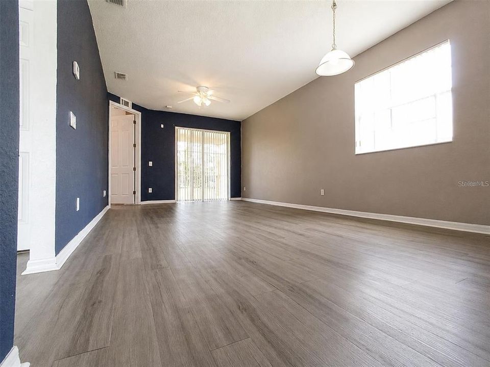 For Sale: $139,900 (2 beds, 2 baths, 981 Square Feet)