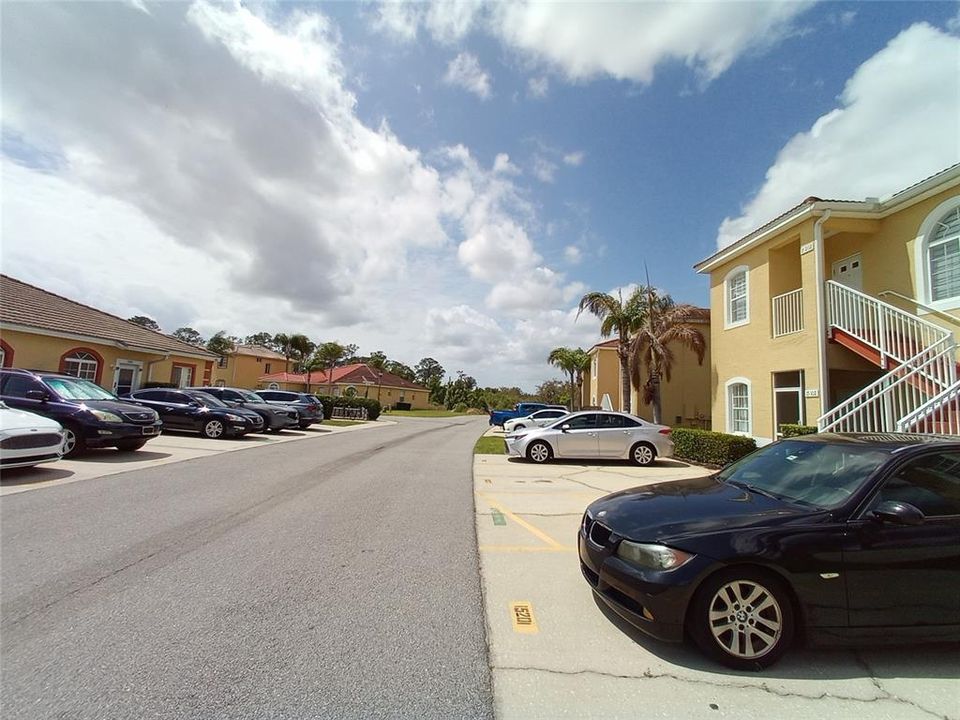 For Sale: $139,900 (2 beds, 2 baths, 981 Square Feet)
