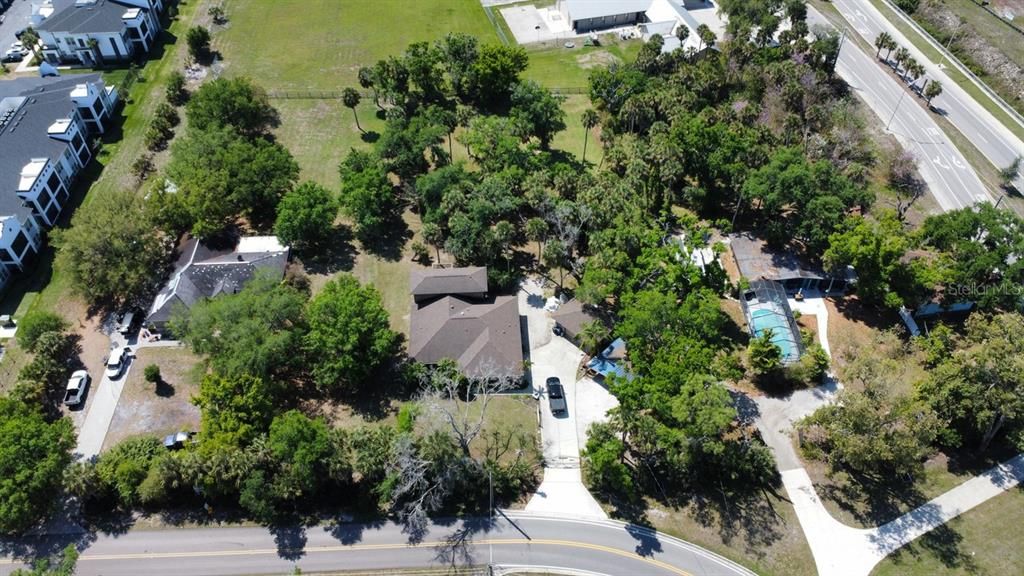 待售: $975,000 (1.04 acres)