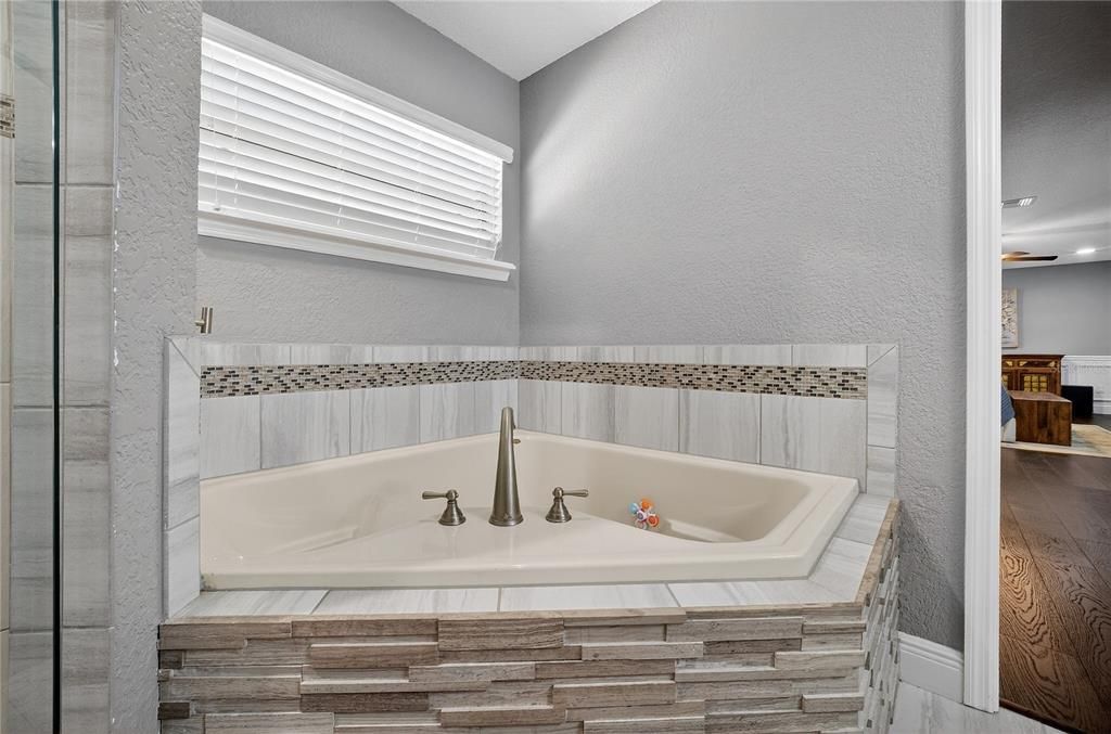 Activo con contrato: $699,900 (4 camas, 2 baños, 2891 Pies cuadrados)