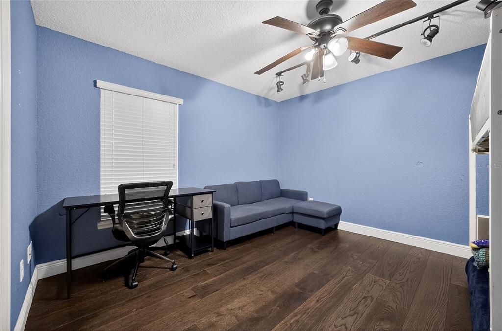 Activo con contrato: $699,900 (4 camas, 2 baños, 2891 Pies cuadrados)
