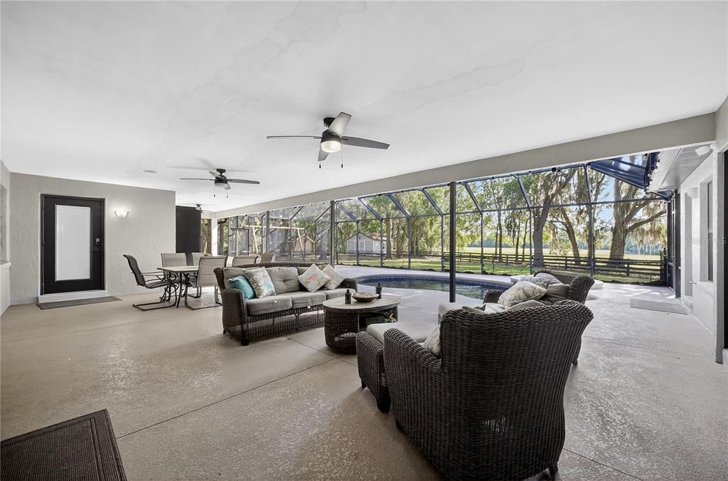 Activo con contrato: $699,900 (4 camas, 2 baños, 2891 Pies cuadrados)