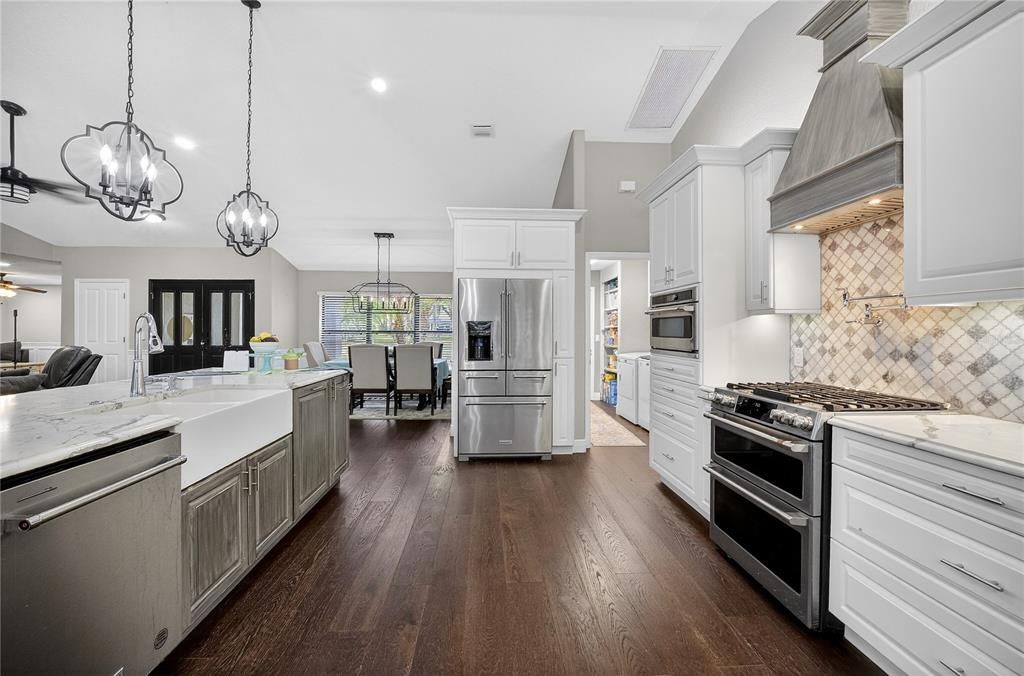 Activo con contrato: $699,900 (4 camas, 2 baños, 2891 Pies cuadrados)