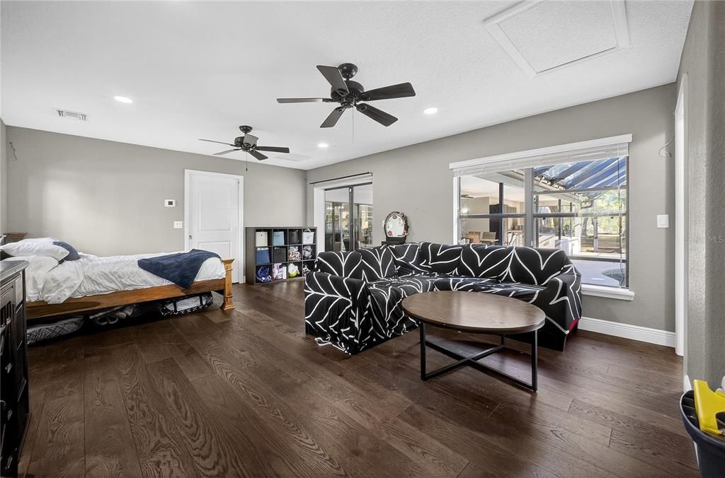 Activo con contrato: $699,900 (4 camas, 2 baños, 2891 Pies cuadrados)