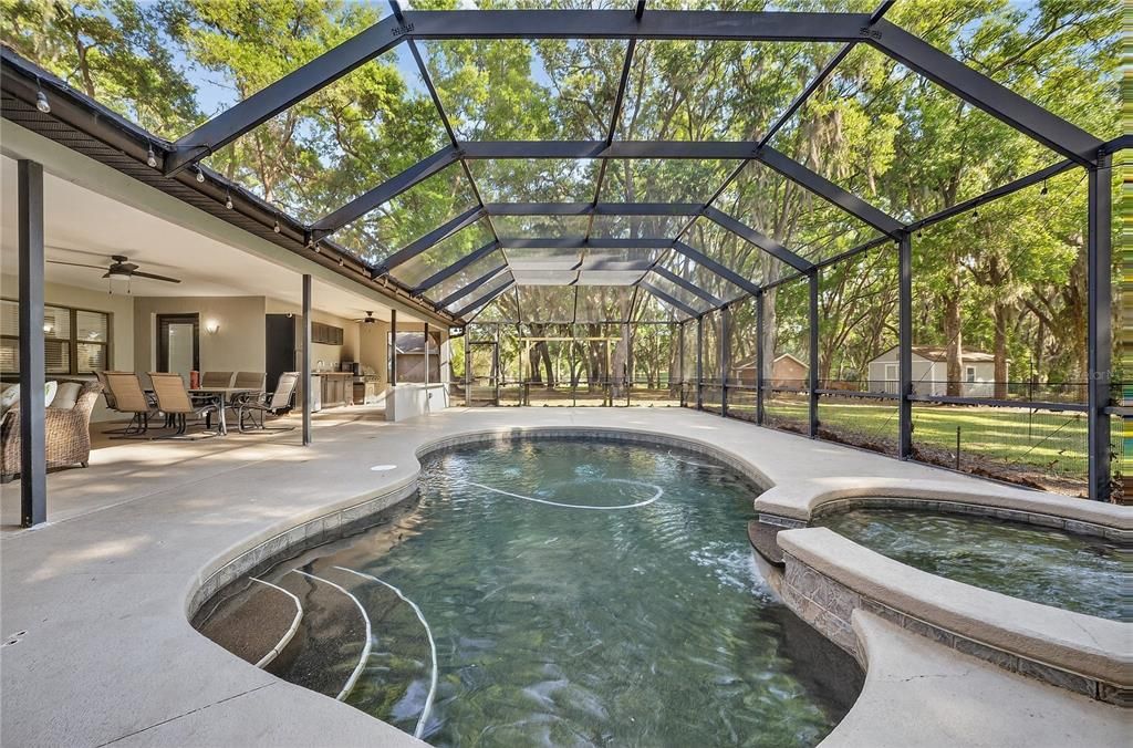 Activo con contrato: $699,900 (4 camas, 2 baños, 2891 Pies cuadrados)