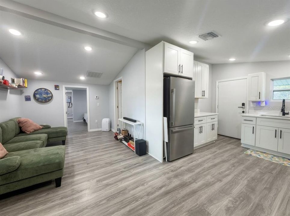 For Sale: $284,900 (2 beds, 2 baths, 850 Square Feet)