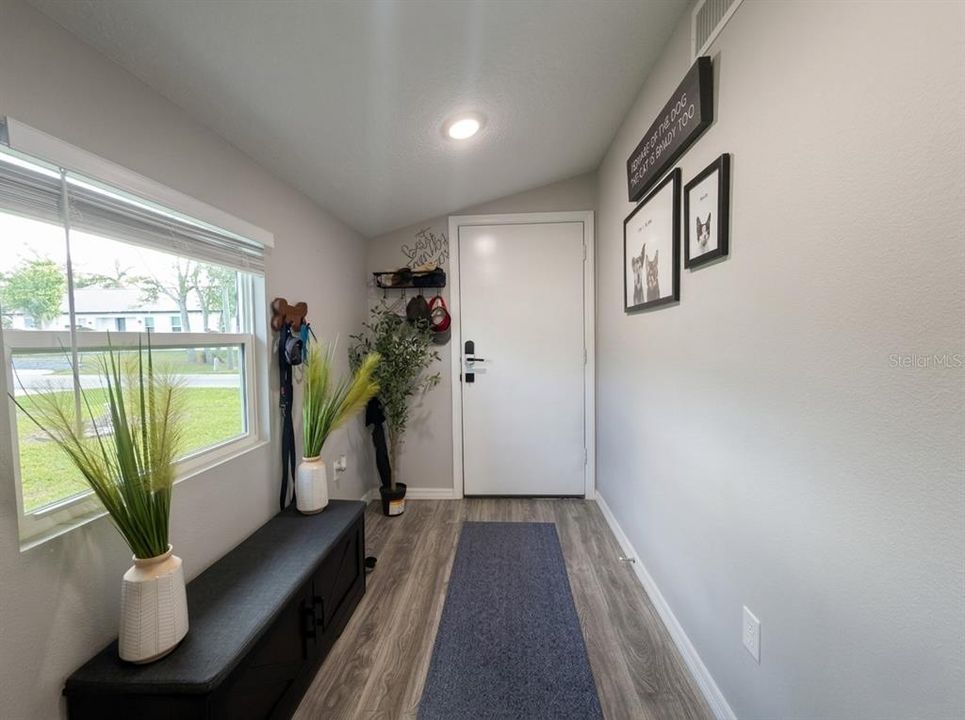 For Sale: $284,900 (2 beds, 2 baths, 850 Square Feet)