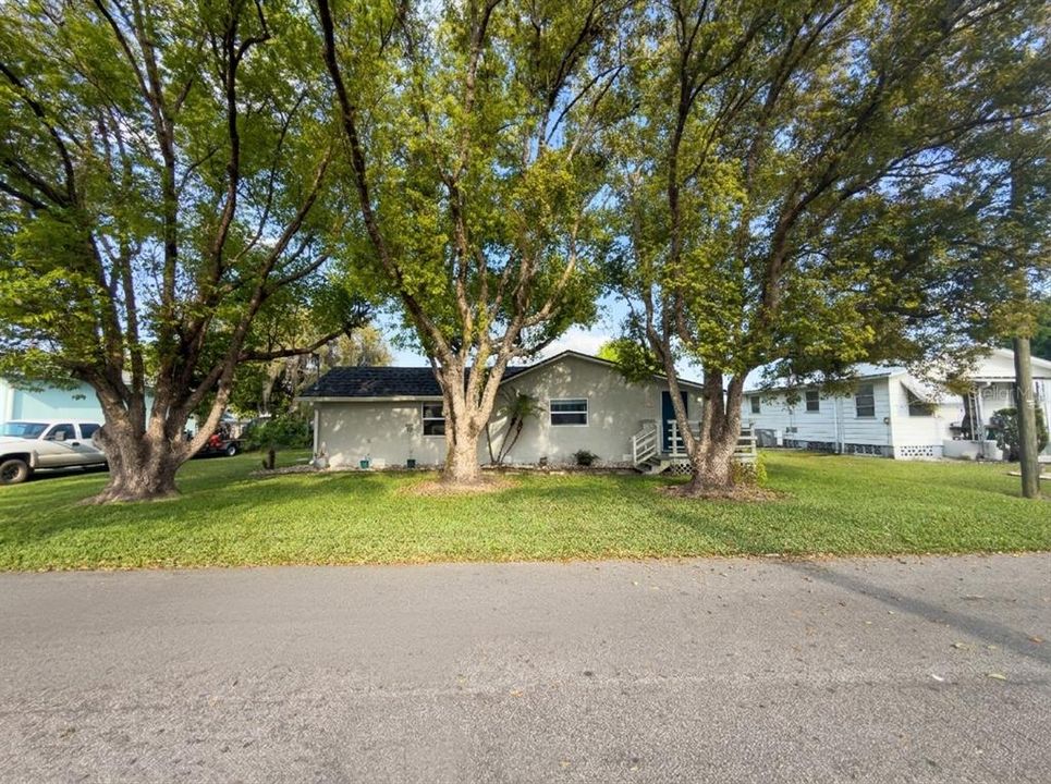 For Sale: $284,900 (2 beds, 2 baths, 850 Square Feet)