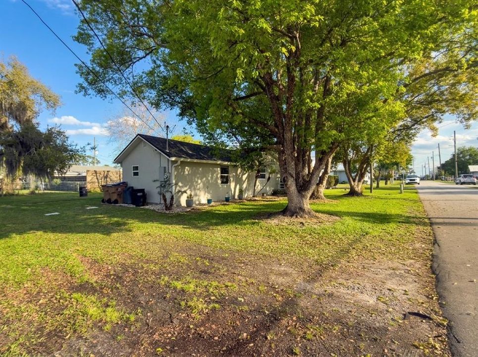 For Sale: $284,900 (2 beds, 2 baths, 850 Square Feet)