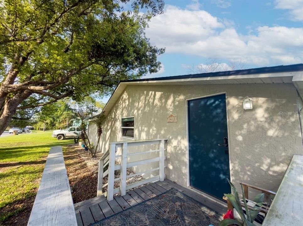 For Sale: $284,900 (2 beds, 2 baths, 850 Square Feet)