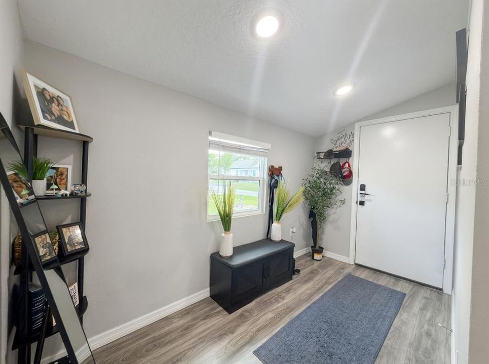 For Sale: $284,900 (2 beds, 2 baths, 850 Square Feet)