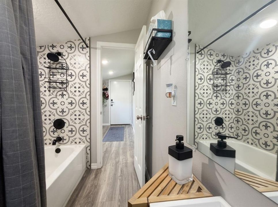 For Sale: $284,900 (2 beds, 2 baths, 850 Square Feet)