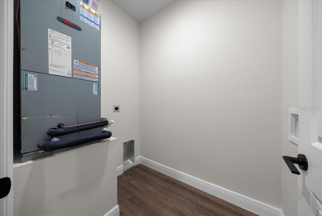 For Sale: $524,900 (6 beds, 0 baths, 2580 Square Feet)