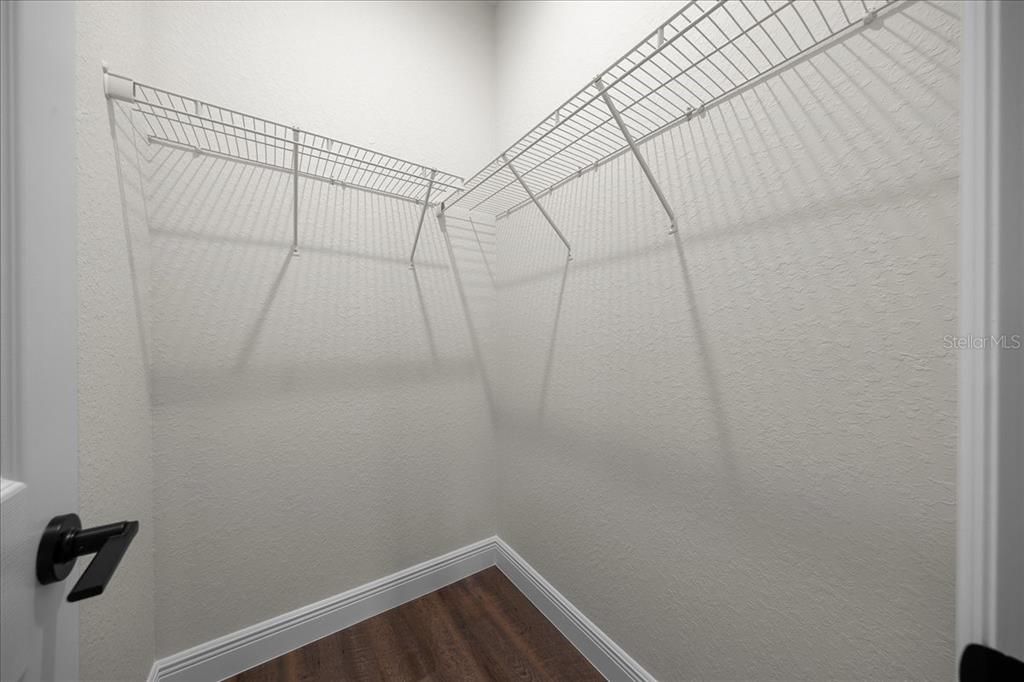 For Sale: $524,900 (6 beds, 0 baths, 2580 Square Feet)