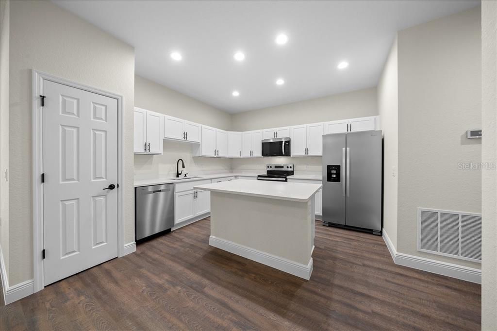 For Sale: $524,900 (6 beds, 0 baths, 2580 Square Feet)